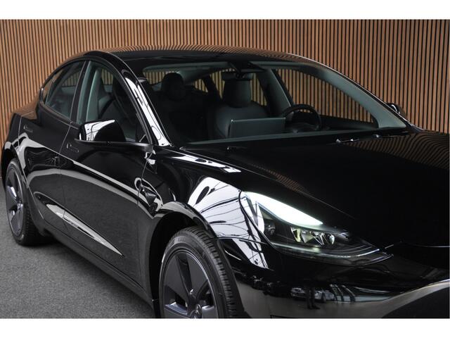 Tesla Model 3 RWD Panodak Leer 360° ACC Climate Stuur- & Stoelverwarming voor & achter LM velgen PDC Elektr. achterklep Elektr. verst. stuurwiel Elektr. verstelb. stoelen Metallic lak 1e Eigenaar BTW auto