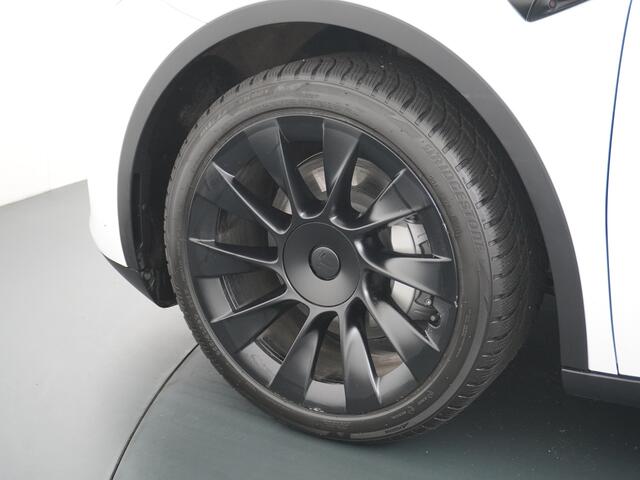 Tesla Model Y RWD 58kWh Lmv 20" Warmtepomp LFP-Accu Autopilot FSD-Computer 3 Leder Panoramadak Stoel+Stuur verwarming Navi Ecc Premium Audio Keyless Camera's Parkeer Assistent PrivacyGlas Bluetooth Dodehoek detector Connected services AMD-Ryzen Processor Origineel Nede