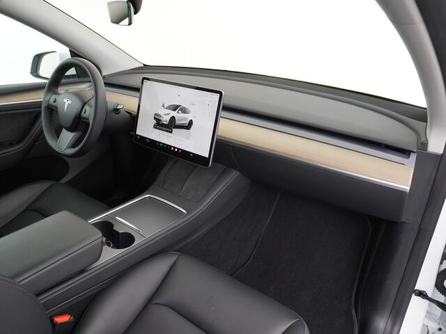 Tesla Model Y RWD 58kWh Lmv 20" Warmtepomp LFP-Accu Autopilot FSD-Computer 3 Leder Panoramadak Stoel+Stuur verwarming Navi Ecc Premium Audio Keyless Camera's Parkeer Assistent PrivacyGlas Bluetooth Dodehoek detector Connected services AMD-Ryzen Processor Origineel Nede