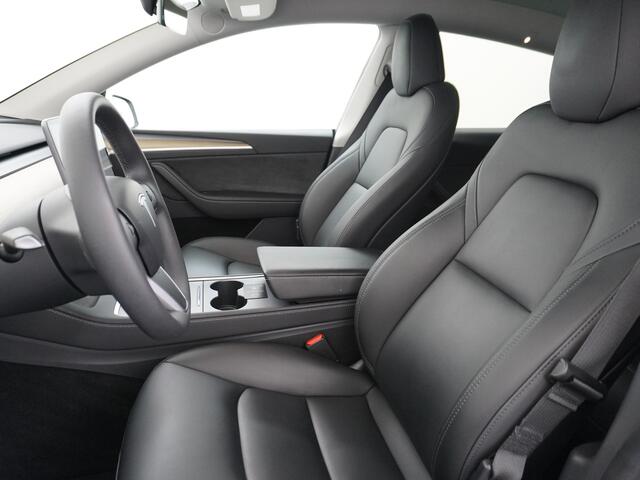 Tesla Model Y RWD 58kWh Lmv 20" Warmtepomp LFP-Accu Autopilot FSD-Computer 3 Leder Panoramadak Stoel+Stuur verwarming Navi Ecc Premium Audio Keyless Camera's Parkeer Assistent PrivacyGlas Bluetooth Dodehoek detector Connected services AMD-Ryzen Processor Origineel Nede