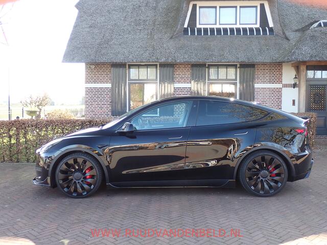 Tesla Model Y PERFORMANCE ! BODYKIT ! HUD / 22-INCH / AUTOPILOT