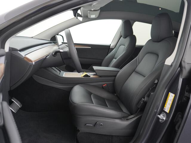 Tesla Model Y RWD 60kWh LFP 300PK Warmtepomp FSD-Computer 3 Auto-Pilot Sleutel-loos(via-GSM) Leder Premium Audio Camera's Panormadak Adap.Cruise Lmv 19" Navi Ecc Stoel+Bank+Stuurverwarmd+Elektr.Verst.+Geh. Park-Assist RWD Elektr. Acht.klep WiFi Priv.Glass AEB ASR ESP I