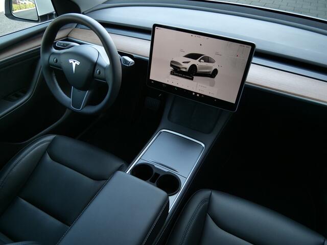 Tesla Model Y Long Range AWD 75 kWh 351pk AUTOMAAT AutoPilot 3.0 / Matrix LED / Leder / 20inch