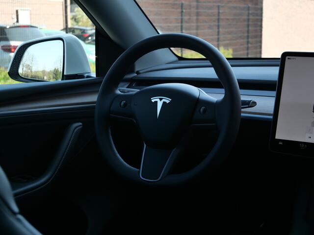 Tesla Model Y Long Range AWD 75 kWh 351pk AUTOMAAT AutoPilot 3.0 / Matrix LED / Leder / 20inch