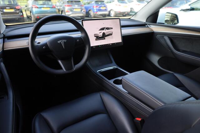Tesla Model Y RWD 58 kWh PANO AUTOPILOT STANDAARD PREMIUM-CONNECTIVITY 20"LMV LEER SFEERVERLICHTING STOELVERWARMING ELEK.LAADKLEP NAP ENZ.