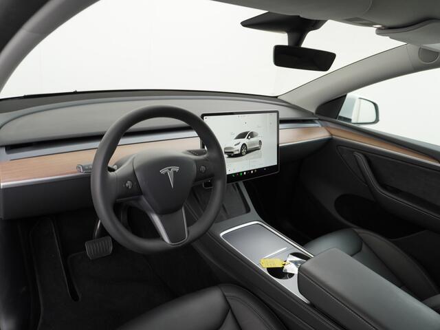 Tesla Model Y Long Range 514PK AWD 75kWh Trekhaak-1600KG Warmtepomp Full-Self-Driving Computer 3 Leder 19" GSM-Sleutel Stoelverw.- V+A+Stuur+Voorruit Adap.Cruise Navi Ecc Keyless PDC-a+v Elek.Achterklep Lmv Led Standkachel 4WD LR 1e Eigenaar, origineel Nederlands Gelev