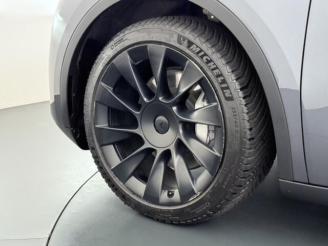 Tesla Model Y RWD 60kWh LFP-Accu S.O.H. 96% Trekhaak Warmtepomp Lmv 20" Ambient Interieur Verlichting Adap.Cruise Navi Ecc Camera's Panoramadak Autopilot Stoel+Stuur+Achterbank Verwarming Elek.Achterklep Dodehoek detector Draadloze telefoonlader Origineel Nederlandse A