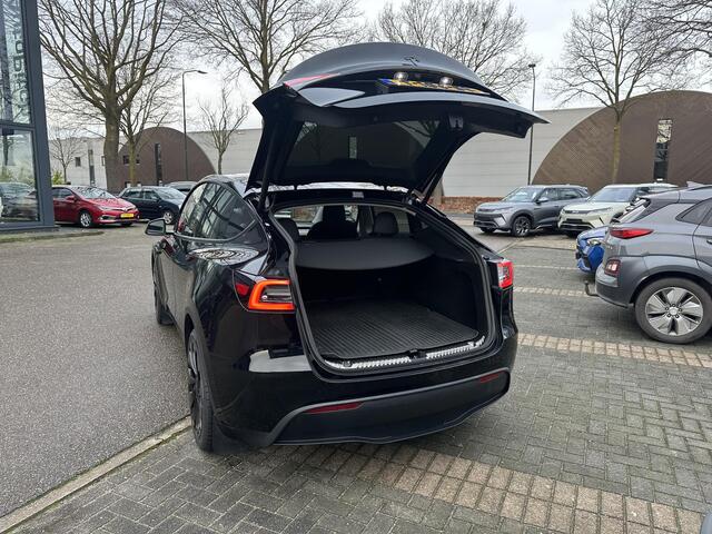 Tesla Model Y Long Range AWD 75 kWh VAN: ¤40.900,- VOOR: ¤38.770,- UW EINDEJAARSVOORDEEL: ¤2.130,- | AFN. TREKHAAK| RIJKLAARPRIJS INCL. TESLA GARANTIE t/m 08-2027/80.000km accu en aandrijflijn t/m 08-2031/192.000km| 20 INCH!| AUTOPILOT|