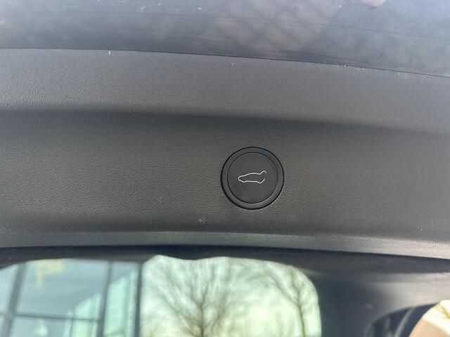 Tesla Model Y Long Range AWD 75 kWh VAN: ¤40.900,- VOOR: ¤38.770,- UW EINDEJAARSVOORDEEL: ¤2.130,- | AFN. TREKHAAK| RIJKLAARPRIJS INCL. TESLA GARANTIE t/m 08-2027/80.000km accu en aandrijflijn t/m 08-2031/192.000km| 20 INCH!| AUTOPILOT|