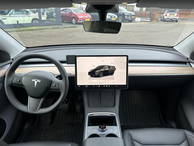 Tesla Model Y Long Range AWD 75 kWh VAN: ¤40.900,- VOOR: ¤38.770,- UW EINDEJAARSVOORDEEL: ¤2.130,- | AFN. TREKHAAK| RIJKLAARPRIJS INCL. TESLA GARANTIE t/m 08-2027/80.000km accu en aandrijflijn t/m 08-2031/192.000km| 20 INCH!| AUTOPILOT|