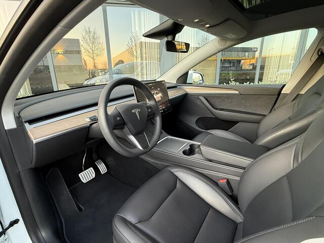 Tesla Model Y Performance AWD/ Panodak/ Autopilot