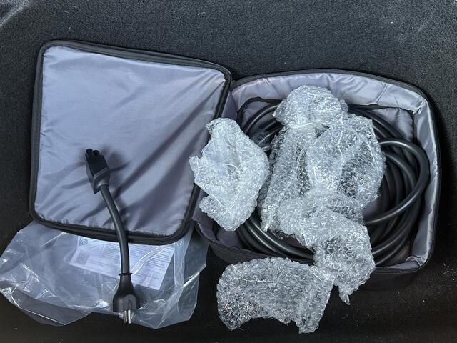 Tesla Model Y Long Range AWD 75 kWh | VAN: ¤39.900,- VOOR: ¤35.877,- UW EINDEJAARSVOORDEEL: ¤4.023,- | SOH 94% | ACCU PAKKET GARANTIE T/M 2031/160K KM | 12 MAANDEN BOVAG GARANTIE | VOOR & ACHTER STOELEN VERWARMD | STUURWIEL VERWARMD | PANO DAK | ELKT. ACHTERKLEP | STOE