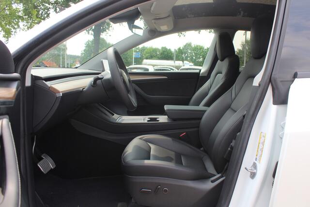 Tesla Model Y Performance AWD 75 kWh / Trekhaak / Autopilot / Panoramadak / Camera / 21'' / Keyless / Leder / Dodehoek / Navigatie / Stoelverwarming