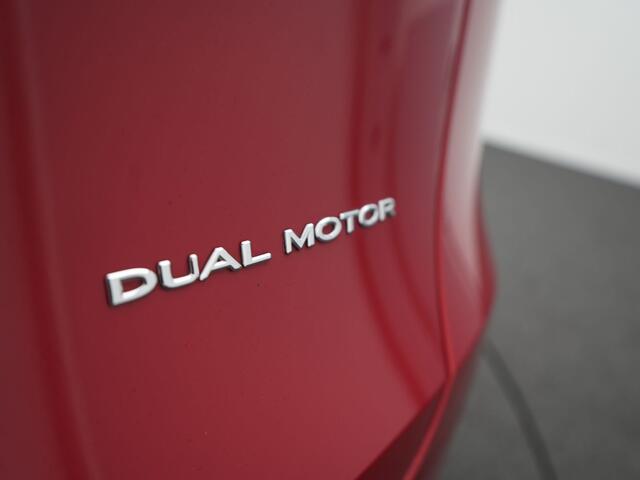 Tesla Model Y Long Range AWD 75 kWh - RIJKLAARPRIJS - All Seasonbanden - Rondomzicht Camera - Panoramadak - Stuur- en Stoelverwarming!