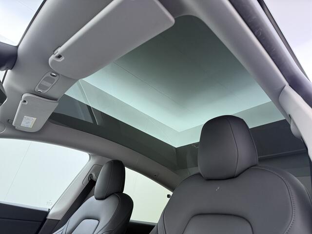 Tesla Model Y 514pk Long Range AWD 75kWh SOH 92% Matrix-Led Lmv 20" Warmtepomp Leer Navi Ecc Premium Audio Stoel+Stuurverwarming Autopilot 3.0 Adaptieve Cruise Memory Matrix Led Intel Atom® Processor Homelink 5 Achterbank verwarmd 4WD 1.600KG Trekvermogen tot 210kw DC 