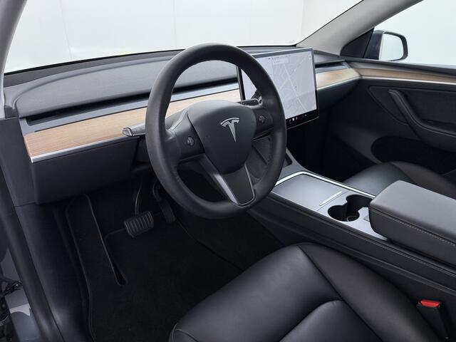Tesla Model Y 514pk Long Range AWD 75kWh SOH 92% Matrix-Led Lmv 20" Warmtepomp Leer Navi Ecc Premium Audio Stoel+Stuurverwarming Autopilot 3.0 Adaptieve Cruise Memory Matrix Led Intel Atom® Processor Homelink 5 Achterbank verwarmd 4WD 1.600KG Trekvermogen tot 210kw DC 