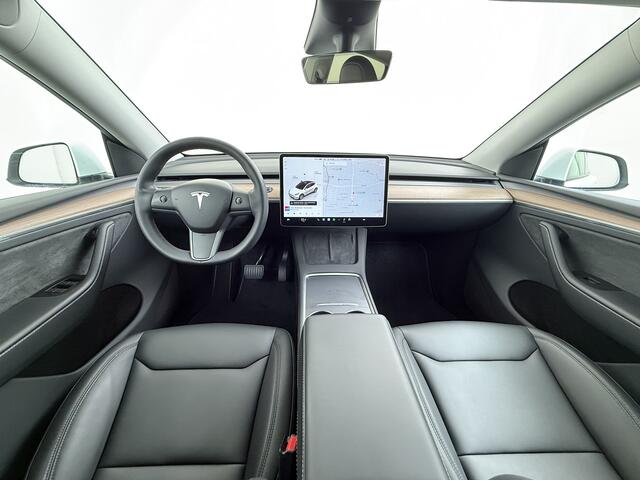 Tesla Model Y RWD Warmtepomp LFP-Accu Leer Lmv Camera's Pano-dak Adap.Cruise Navi Ecc Autopilot Stoel+Stuur+Achterbank Verwarming Elek.Achterklep Dodehoek detector Draadloze telefoonlader SOH 93% 1e Eigenaar Origineel Nederlandse Auto 1.600KG Trekgewicht