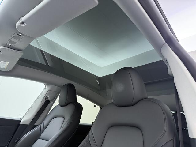 Tesla Model Y RWD Warmtepomp LFP-Accu Leer Lmv Camera's Pano-dak Adap.Cruise Navi Ecc Autopilot Stoel+Stuur+Achterbank Verwarming Elek.Achterklep Dodehoek detector Draadloze telefoonlader SOH 93% 1e Eigenaar Origineel Nederlandse Auto 1.600KG Trekgewicht
