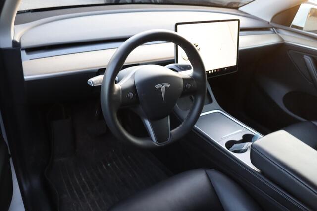 Tesla Model Y Long Range AWD 75 kWh SOH 88,7%, Panoramadak, Autopilot computer 3.0, 360 Camera, Trekhaak, Warmtepomp
