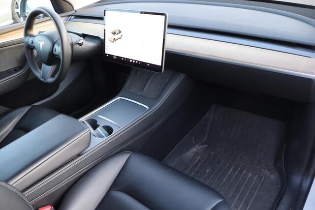 Tesla Model Y Long Range AWD 75 kWh SOH 88,7%, Panoramadak, Autopilot computer 3.0, 360 Camera, Trekhaak, Warmtepomp