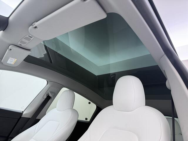 Tesla Model Y Long Range AWD 514pk 75kWh Wrap/Ivoor 20"lm Leer Panodak Warmtepomp Matrix-LED Autopilot FSD-Computer 3 Elektr.Stuur+Stoel+Verwarmd Navi Ecc Premium Audio Keyless Priv.Glass Camera's Elektr.AchterKlep Parkeer Assistent Sentry-Mode Privacyglas Bluetooth Do