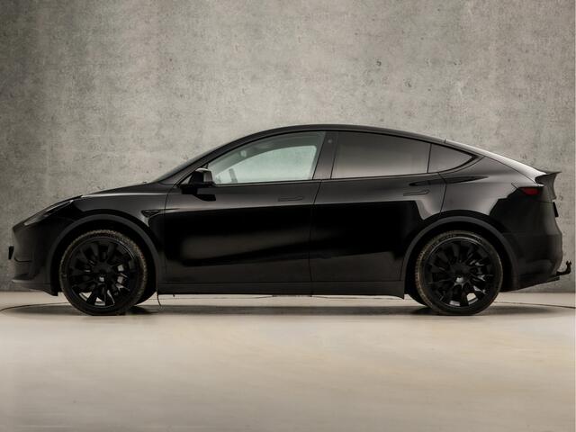 Tesla Model Y RWD 58 kWh Black Edition 347Pk (AUTOPILOT, TREKHAAK, FULL SELF DRIVING COMPUTER 3, PREMIUM AUDIO, WIT LEER, PANORAMADAK, WARMTEPOMP, STUUR/STOEL VERWARMING, NIEUWSTAAT)