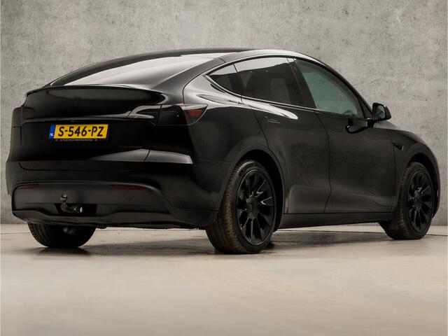 Tesla Model Y RWD 58 kWh Black Edition 347Pk (AUTOPILOT, TREKHAAK, FULL SELF DRIVING COMPUTER 3, PREMIUM AUDIO, WIT LEER, PANORAMADAK, WARMTEPOMP, STUUR/STOEL VERWARMING, NIEUWSTAAT)