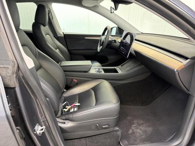 Tesla Model Y RWD 58 kWh Panoramadak 20" Wheels PDC VA + 360 Camera Full LED Leder Autopilot