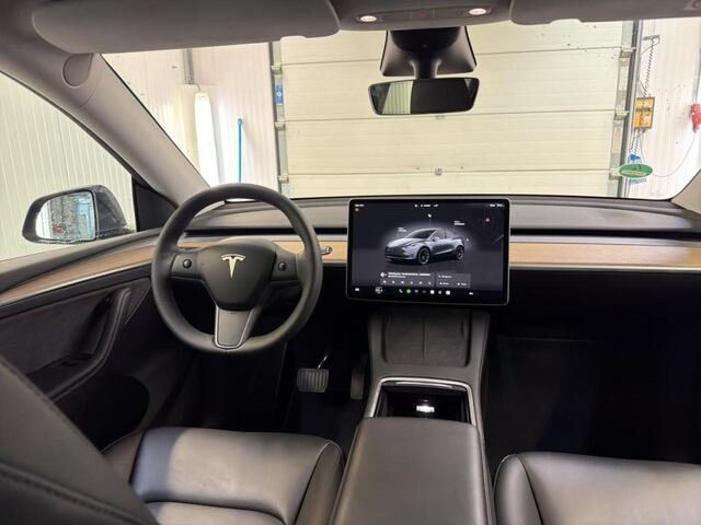 Tesla Model Y RWD 58 kWh Panoramadak 20" Wheels PDC VA + 360 Camera Full LED Leder Autopilot