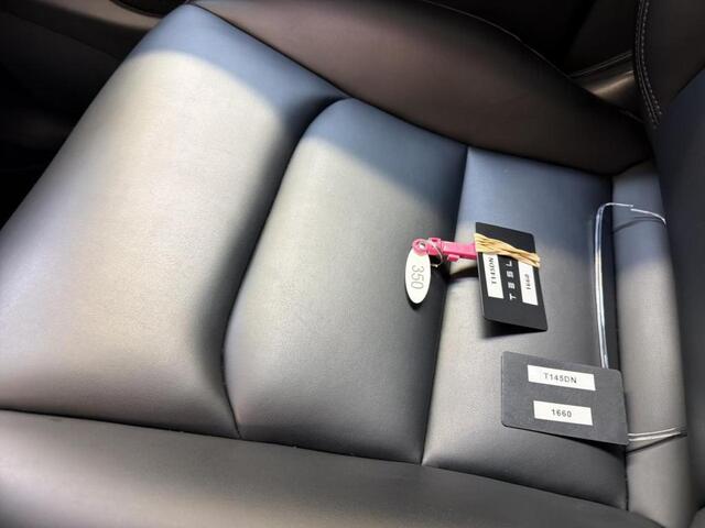 Tesla Model Y RWD 58 kWh Panoramadak 20" Wheels PDC VA + 360 Camera Full LED Leder Autopilot