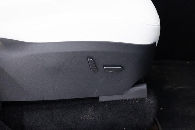 Tesla Model Y RWD 58 kWh | PANORAMADAK | LEDER