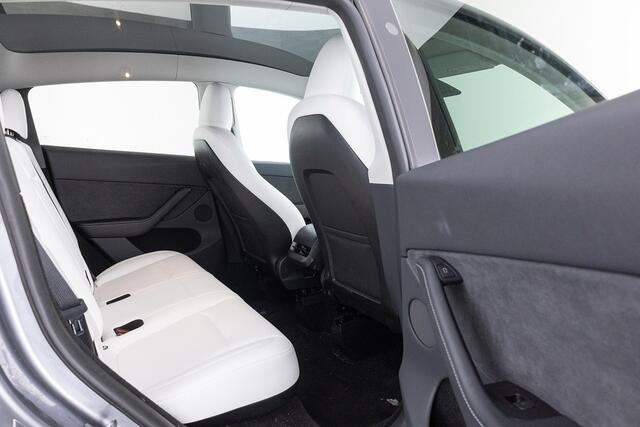 Tesla Model Y RWD 58 kWh | PANORAMADAK | LEDER