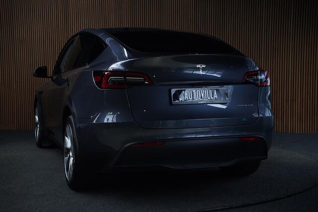 Tesla Model Y Long Range Dual Motor AWD 514pk Afn. trekhaak Navi Camera Leer Warmtepomp ACC Autopilot PDC Elektr. achterklep Stoelverwarmimg voor en achter Stuurverwarming Optie: Full Self-Driving Capability BTW auto