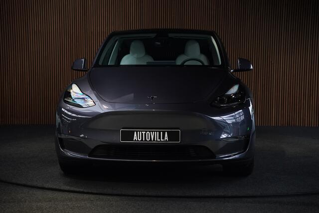 Tesla Model Y Long Range Dual Motor AWD 514pk Afn. trekhaak Navi Camera Leer Warmtepomp ACC Autopilot PDC Elektr. achterklep Stoelverwarmimg voor en achter Stuurverwarming Optie: Full Self-Driving Capability BTW auto