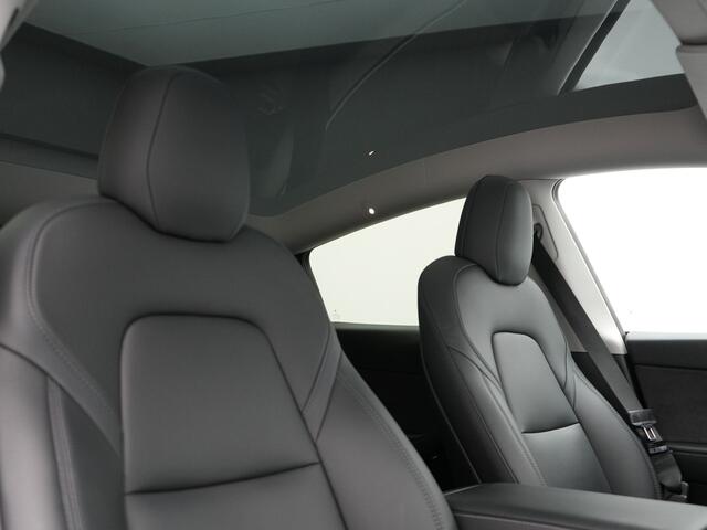 Tesla Model Y Long Range AWD 75 kWh 441pk SOH 92,3% | Full Self-Driving Capability | Panodak | Adaptive Cruise | Lederen Sportstoelen Memory & Verwarmd | Camera | Navigatie |