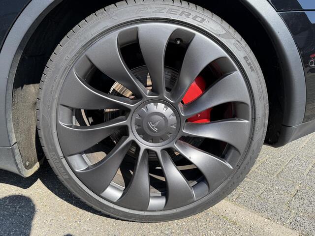 Tesla Model Y Performance AWD 75 kWh VAN ¤38.900,- NU VOOR SLECHTS ¤35.877,- Uw LENTEVOORDEEL ¤3.023,-AUTOPILOT| 21 INCH TURBINE VELGEN| ACHTERBANK VERWARMD| STOEL + STUURVERWARMING |DE HOOGVOLTACCU EN AANDRIJFLIJN GARANTIE TOT 2030 of 192.000KM |
