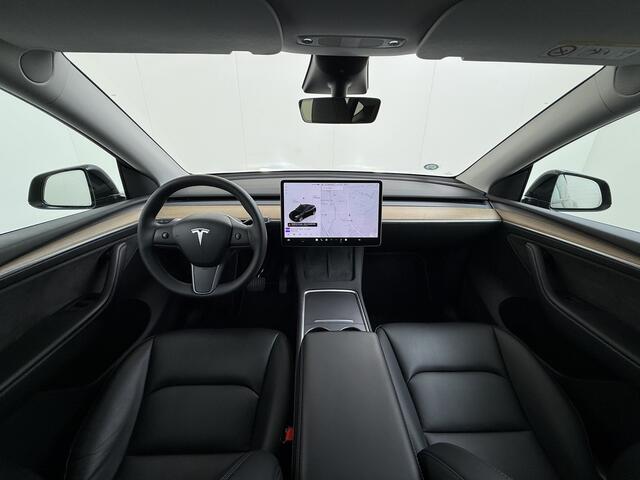 Tesla Model Y RWD SOH 95% Warmtepomp LFP-Accu Leder Lmv Camera's Panoramadak Adap.Cruise Navi Ecc Autopilot Stoel+Stuur+Achterbank Verwarming Elek.Achterklep Dodehoek detector Draadloze telefoonlader Origineel Nederlandse Auto Fabrieksgarantie op Motor en Accu tot 7-12