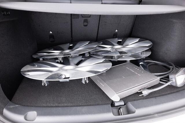 Tesla Model Y Long Range AWD 75 kWh | LEDER | PANORAMADAK *GOEDE VRIJDAG + 2e PAASDAG OPEN!*