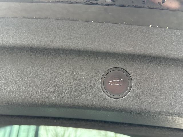 Tesla Model Y Long Range AWD 75 kWh SOH 88%|BTW|VAN ¤30.900,- NU VOOR SLECHTS ¤28.877,- Uw LENTEVOORDEEL ¤2.023,- | AFNEEMBARE TREKHAAK|DE HOOGVOLTACCU EN AANDRIJFLIJN GARANTIE TOT 2030 of 192.000KM| AUTOPILOT| STOEL+ STUURVERWARMING| ACHTERBANK VERWARMD