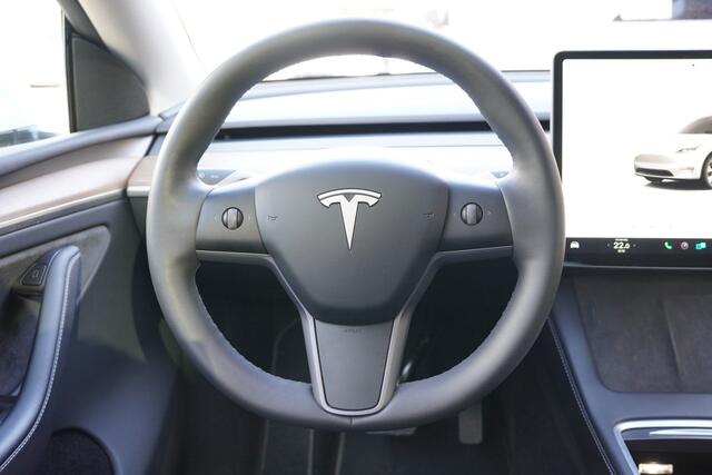 Tesla Model Y Long Range AWD 75 kWh / 93 SOH / BTW / Autopilot / Pano /Camera / Stoelverwarming /