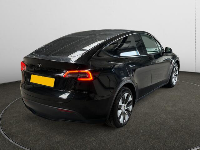 Tesla Model Y Long Range Dual Motor AWD 75 kWh SOH 88%, Panoramadak, Auto Pilot, 360 Camera, Stoelverwarming