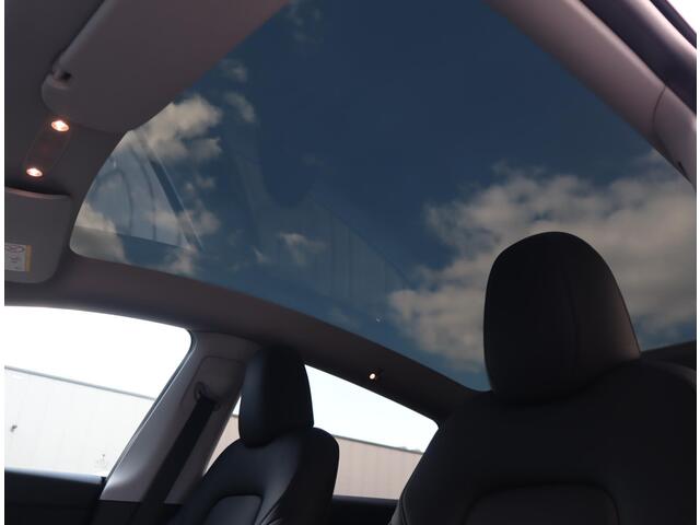 Tesla Model Y Long Range AWD 75 kWh | 94.4% SOH | Pano | Autopilot | Leer | Stoel, Stuur en Achterbank verwarmd