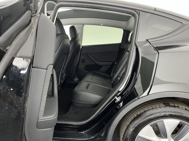 Tesla Model Y Long Range AWD 75 kWh [ 3-Fase ] {SOH-91%} (INCL.BTW) Aut. *PANO | LEATHER | AUTO-PILOT | NAVI-FULLMAP | MATRIX-LED | KEYLESS | CAMERA | DAB+ | HEATED-COMFORTSEATS | PRIVACYGLASS | TOPVIEW*