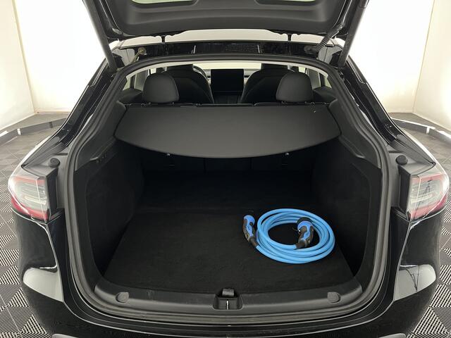 Tesla Model Y Long Range AWD 75 kWh [ 3-Fase ] {SOH-91%} (INCL.BTW) Aut. *PANO | LEATHER | AUTO-PILOT | NAVI-FULLMAP | MATRIX-LED | KEYLESS | CAMERA | DAB+ | HEATED-COMFORTSEATS | PRIVACYGLASS | TOPVIEW*