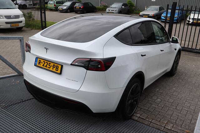 Tesla Model Y Long Range AWD 75 kWh Enhanced Autopilot/Nederlandse auto/Afneembare trekhaak/Stoelverwarming/Stuurverwarming/Achteruitrijcamera/Parkeersensoren rondom/Lederen bekleding