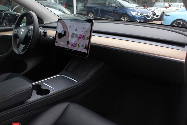 Tesla Model Y RWD 58 kWh / Autopilot / Panormadak / Camera / Premium Audio / 19'' / Navigatie