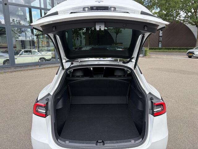 Tesla Model Y Long Range AWD 75 kWh SOH 95% | VAN: 39.900,- VOOR: 37.770,- UW WKVOORDEEL: 2.130,-| TESLA FABRIEKSGARANTIE TOT 2027 | FABRIEKSGARANTIE OP ACCU & AANDRIJFLIJN TOT 2032 OF 192.000 KM| BTW VERREKENBAAR