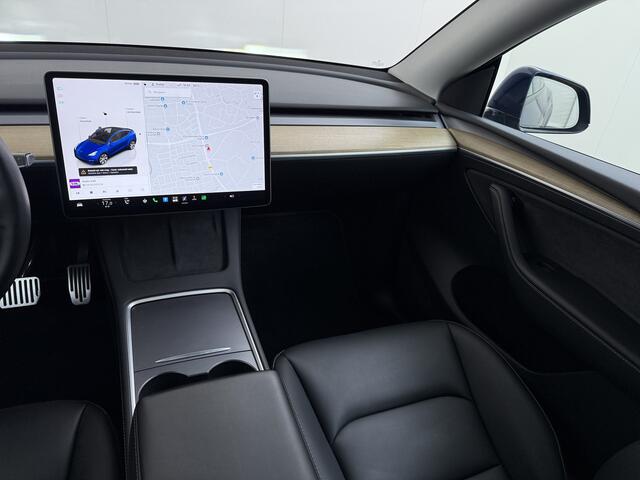 Tesla Model Y RWD 300PK LFP Accu Trekhaak Spoiler 20"lm Warmtepomp Leer PanoDak Navi Premium-Audio Ecc Adap.Cruise Camera's Traffic-Aware-Cruise+Sturen AI FSD-3 Computer SOH 92% Stuur+Stoelverwarming Led Traffic-Aware Cruise Control Toybox Elek.Achterklep 1.600KG Trek