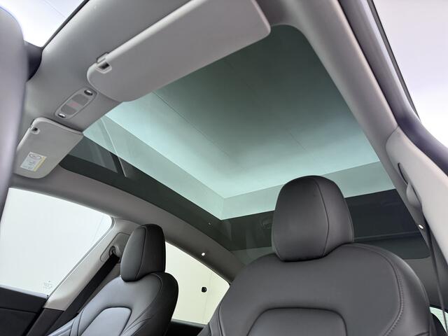 Tesla Model Y RWD 300PK LFP Accu Trekhaak Spoiler 20"lm Warmtepomp Leer PanoDak Navi Premium-Audio Ecc Adap.Cruise Camera's Traffic-Aware-Cruise+Sturen AI FSD-3 Computer SOH 92% Stuur+Stoelverwarming Led Traffic-Aware Cruise Control Toybox Elek.Achterklep 1.600KG Trek