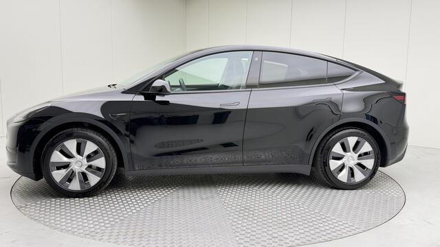 Tesla Model Y RWD 58 kWh | afneembare trekhaak | Autopilot | Panoramadak | Camera 360 | Nederlandse Auto